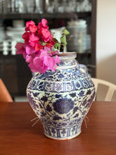 Load image into Gallery viewer, Paper Vase