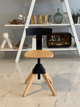 Load image into Gallery viewer, Tuffy Chair