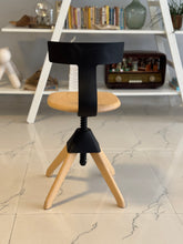 Load image into Gallery viewer, Tuffy Chair