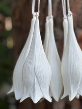 Load image into Gallery viewer, Porcelain Ornement