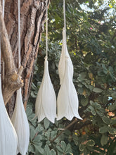 Load image into Gallery viewer, Porcelain Ornement