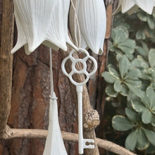 Load image into Gallery viewer, Porcelain Ornement