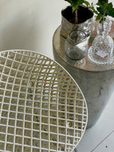 Load image into Gallery viewer, Smatrik Stool White