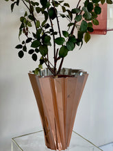Load image into Gallery viewer, Shangai Vase Metallic