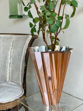 Load image into Gallery viewer, Shangai Vase Metallic