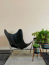 Load image into Gallery viewer, Fauteuil AA Black Leather