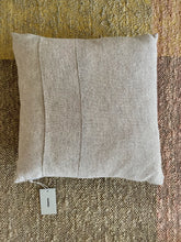 Load image into Gallery viewer, Layer Cushion Sand Grey ( set of 2)