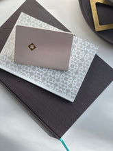 Load image into Gallery viewer, Facets White Note Book