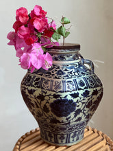 Load image into Gallery viewer, Paper Vase
