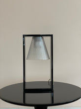Load image into Gallery viewer, Light Air Table Lamp Black
