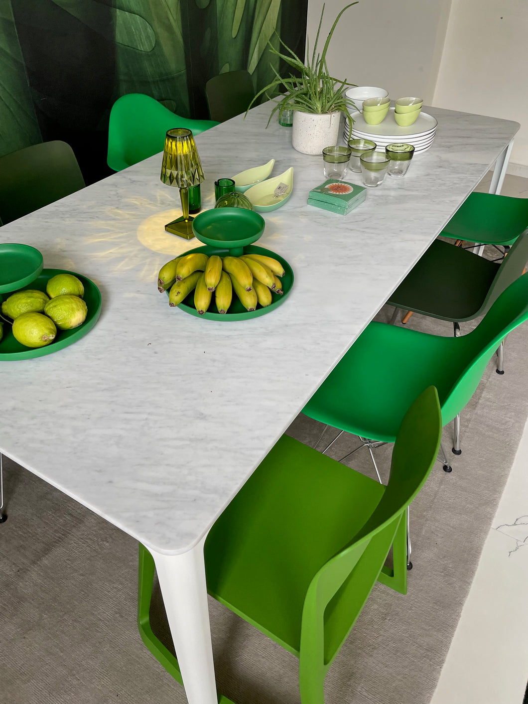 Plate Dining Table