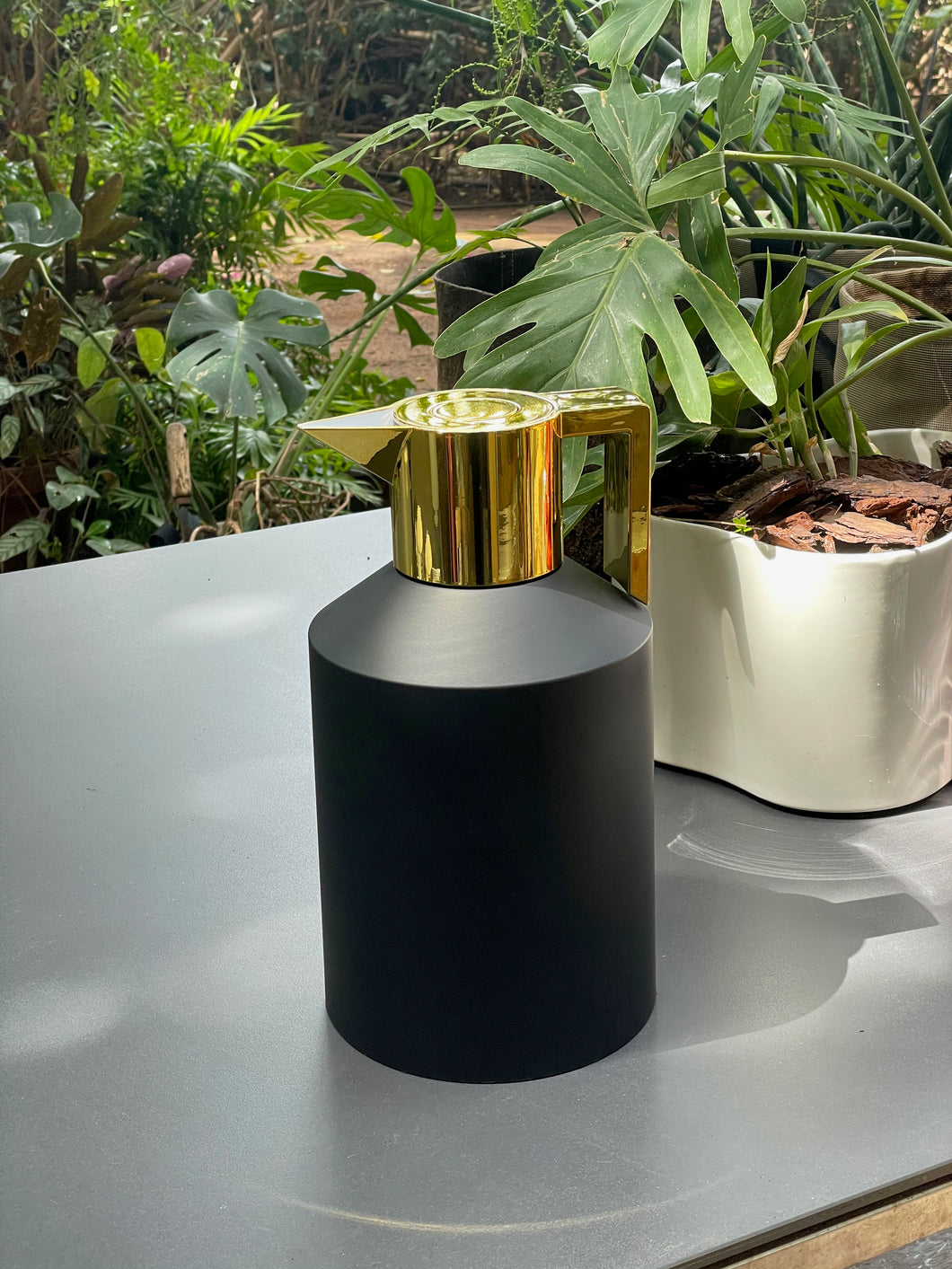 Geo Vacuum Jug 1,5L Black / Gold