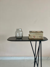 Load image into Gallery viewer, Silent Vase Grey S
