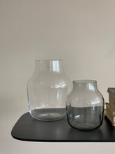 Load image into Gallery viewer, Silent Vase Grey S
